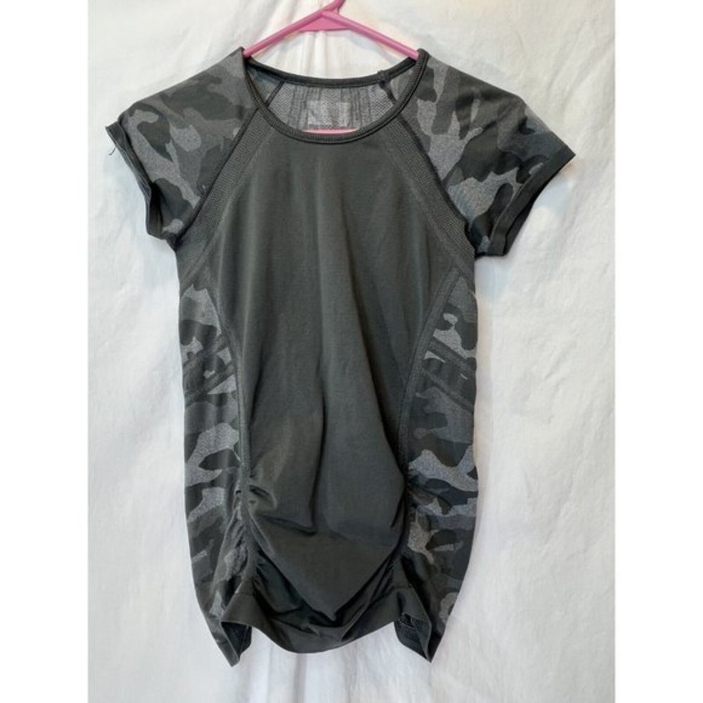Athleta Small Camo Fastest Track Tee Shirt Scrunched Short Sleeve 349662 Fitted